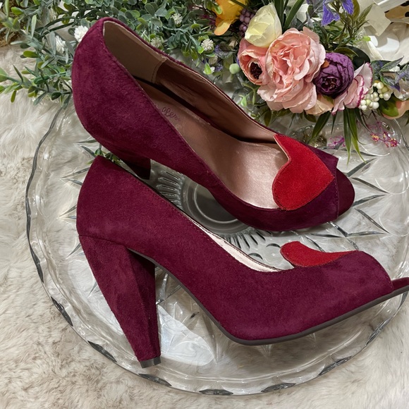 Seychelles Shoes - Gorgeous Burgundy Suede Leather Red Heart Seychelles Heel Shoes